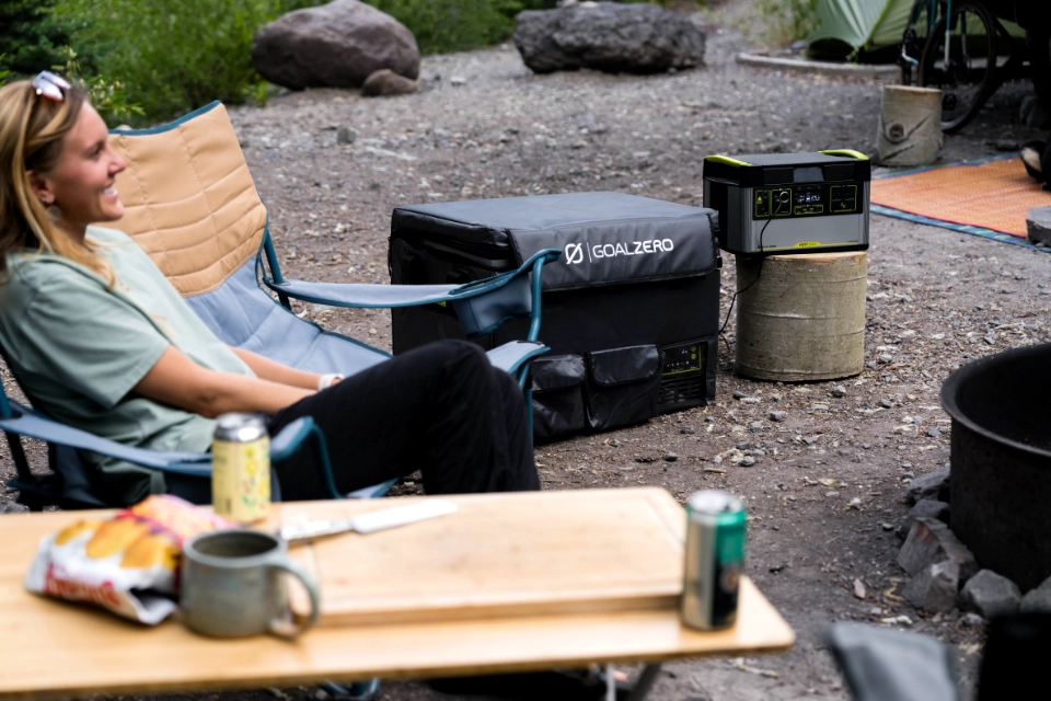 Energia użyteczna na wyjściu AC i realny czas pracy lodówki